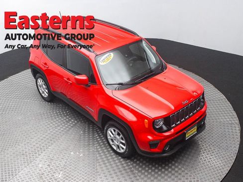 Used 2021 Jeep Renegade Latitude AWD/4WD image 3
