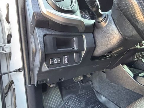 Used 2016 Toyota Tacoma Limited w/ Towing Package image 14