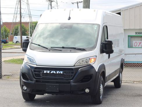 Used 2025 RAM ProMaster 2500 w/ Convenience Group FWD image 3