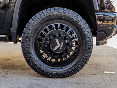 Used 2024 Chevrolet Silverado 3500 High Country w/ Technology Package image 12