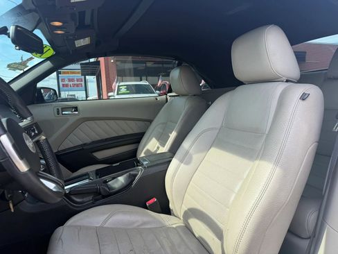 Used 2011 Ford Mustang Premium w/ 202A Rapid Spec Order Code RWD image 12