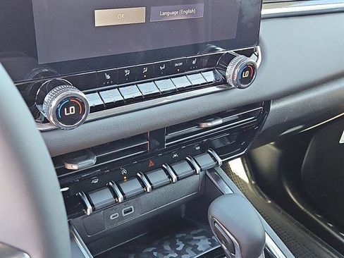 New 2026 GMC Canyon Elevation w/ Convenience Package image 17