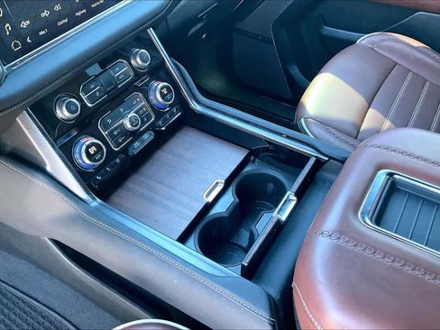 Used 2023 GMC Yukon Denali Ultimate image 17