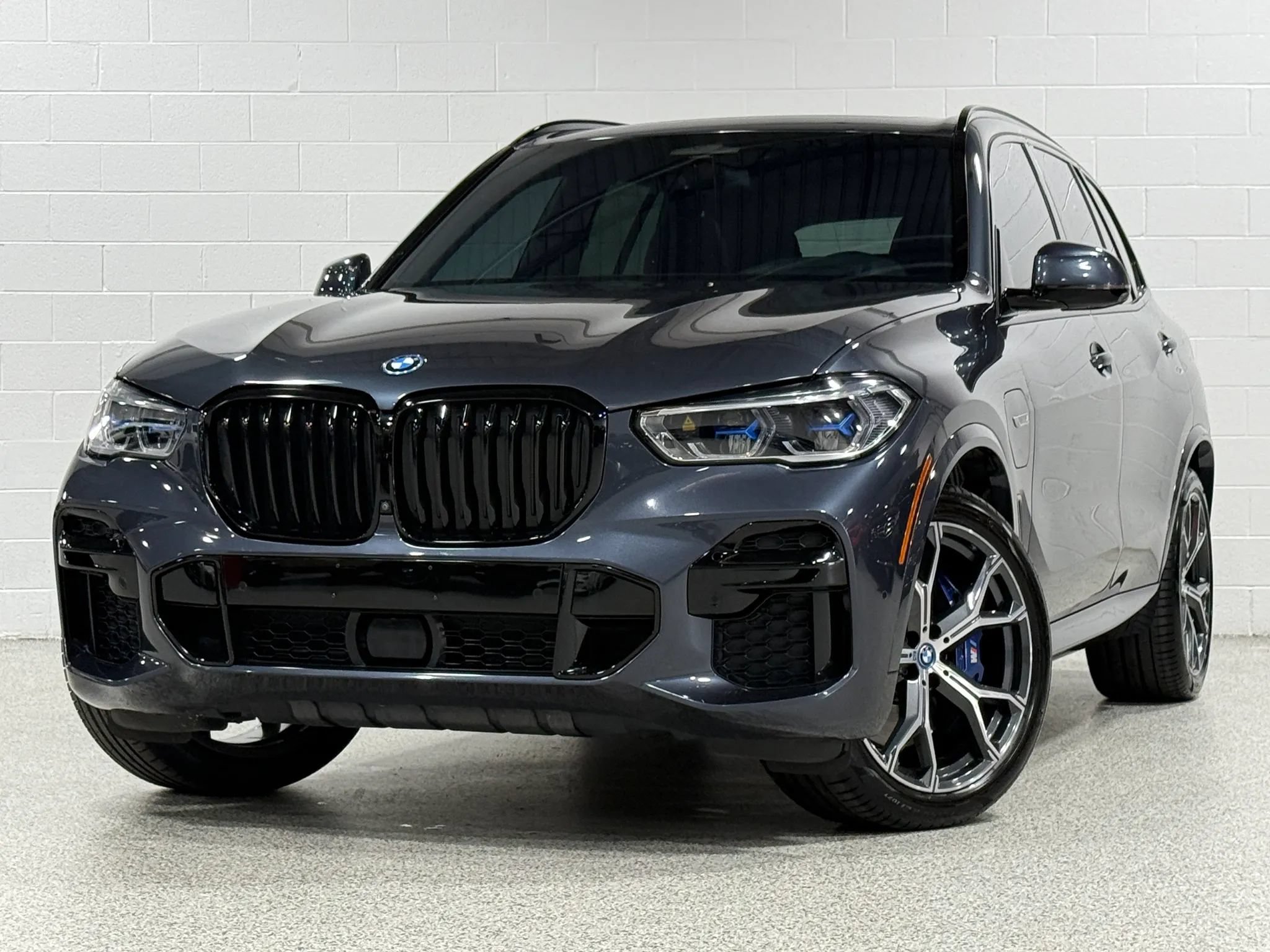 Used 2022 BMW X5 xDrive45e w/ M Sport Package AWD/4WD image 2