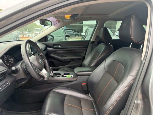 Used 2019 Nissan Altima 2.5 SR w/ SR Premium Package FWD image 2