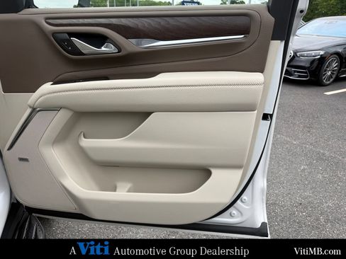 Used 2023 GMC Yukon XL Denali AWD/4WD image 29