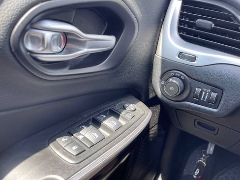 Used 2014 Jeep Cherokee Trailhawk w/ Trailer Tow Group AWD/4WD image 9