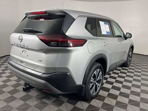 Used 2022 Nissan Rogue SV FWD image 11