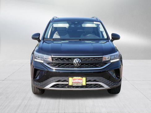 Used 2023 Volkswagen Taos SE w/ Panoramic Sunroof Package AWD/4WD image 2