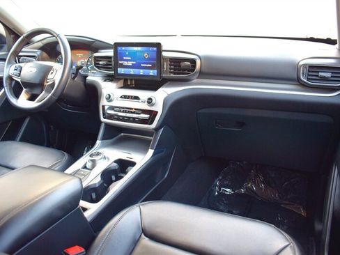 Used 2024 Ford Explorer XLT w/ Equipment Group 202A AWD/4WD image 12