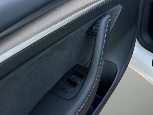 Used 2023 Tesla Model 3 Standard Range image 17