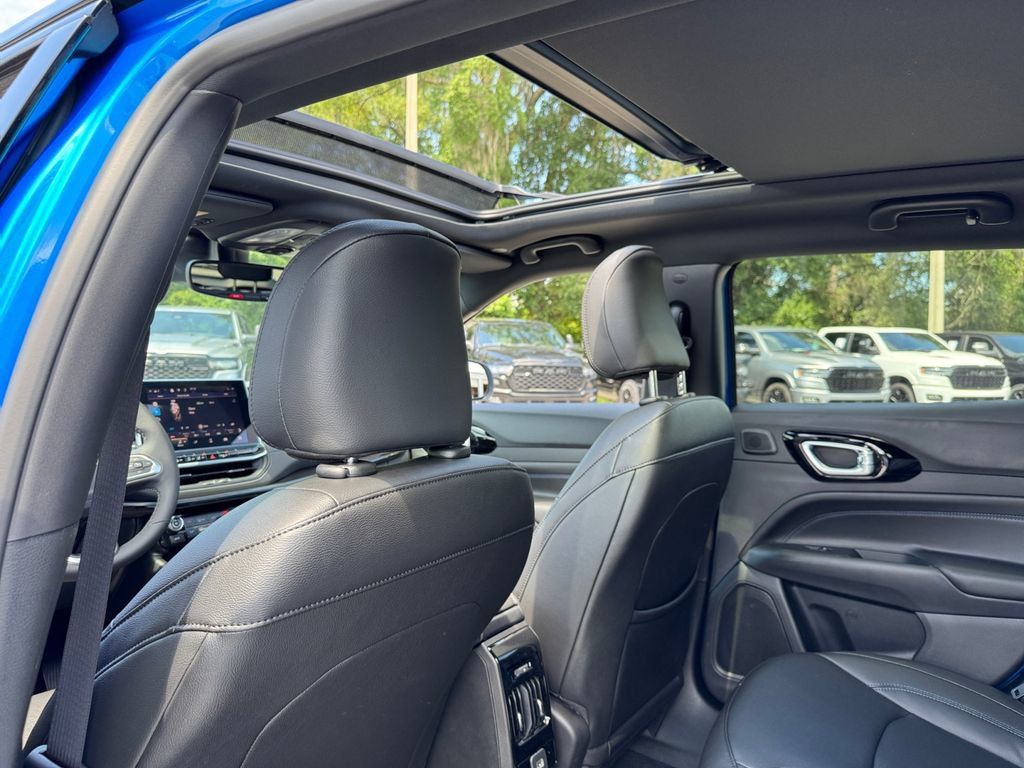 New 2025 Jeep Compass Limited w/ Sun & Sound Group AWD/4WD image 18