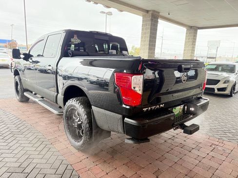 Used 2019 Nissan Titan SV w/ SV Convenience Package image 9