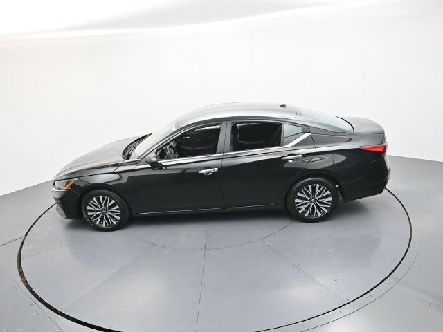 Used 2025 Nissan Altima 2.5 SV FWD image 36
