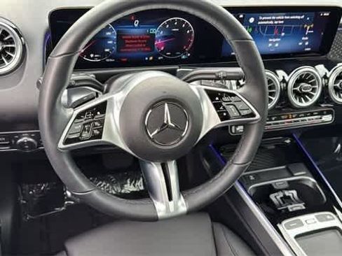 Used 2025 Mercedes-Benz GLB 250 4MATIC image 12