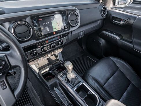 Used 2018 Toyota Tacoma TRD Off-Road image 36