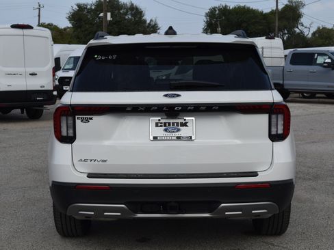 New 2026 Ford Explorer Active w/ Active Comfort Package image 5