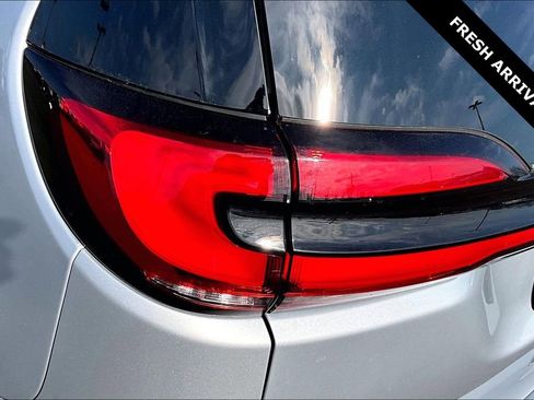 Used 2024 Chrysler Pacifica Touring-L image 22