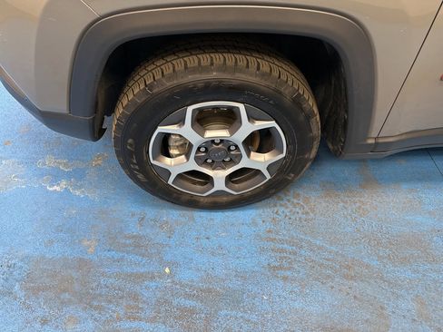 Used 2022 Jeep Compass Trailhawk w/ Trailhawk Elite Group image 17