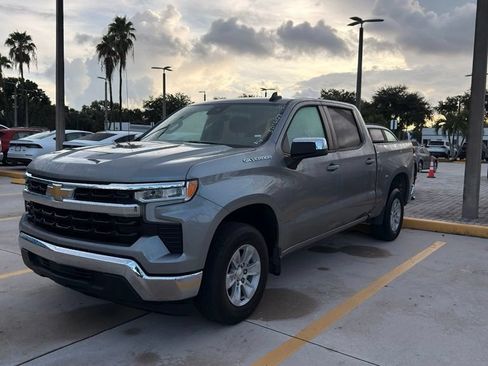Used 2025 Chevrolet Silverado 1500 LT RWD image 2