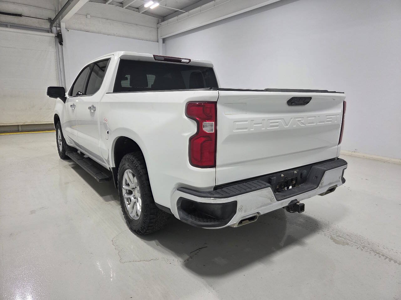 Used 2022 Chevrolet Silverado 1500 LTZ w/ Z71 Off-Road Package AWD/4WD image 7