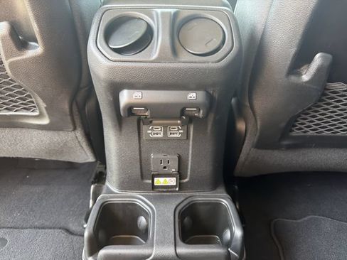 Used 2025 Jeep Wrangler Unlimited Rubicon AWD/4WD image 23