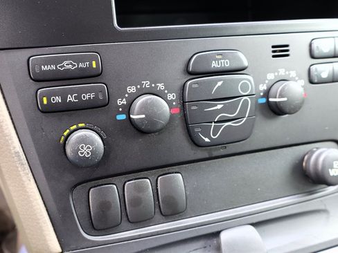 Used 2004 Volvo XC70 AWD/4WD image 26