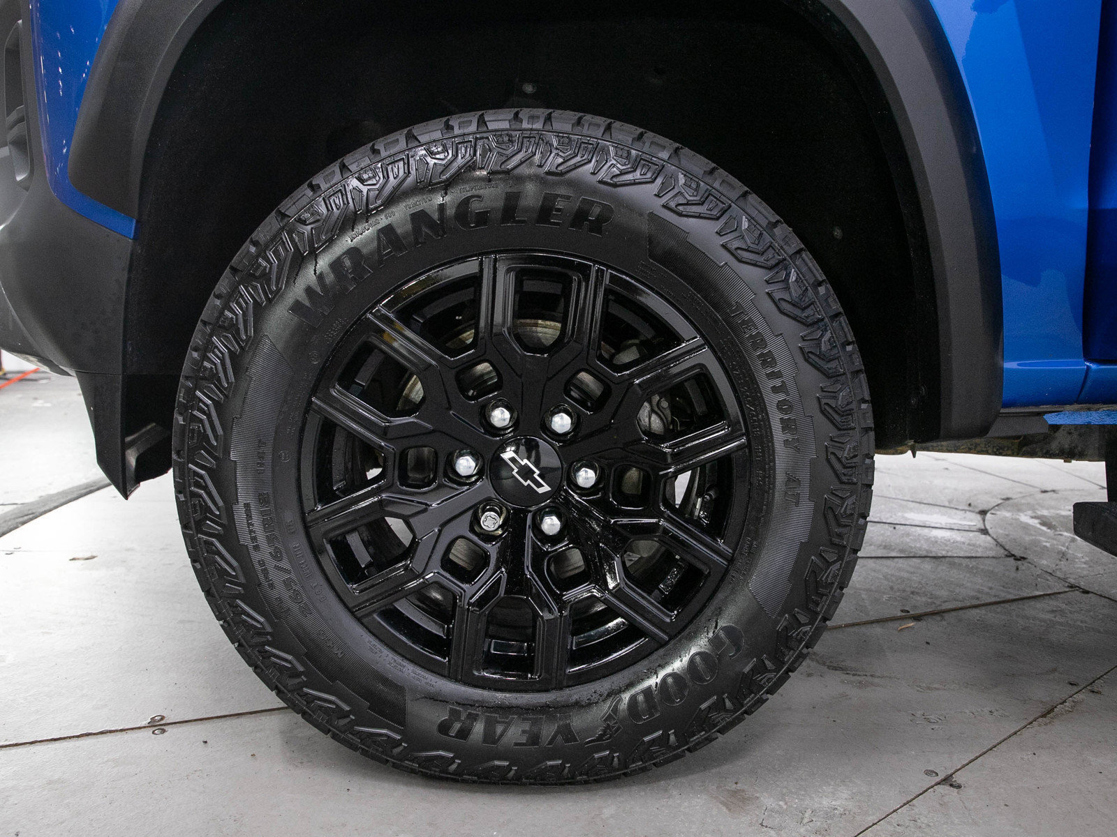 Used 2023 Chevrolet Colorado Trail Boss w/ Technology Package AWD/4WD image 31