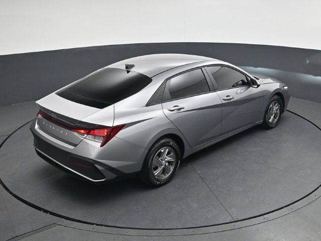 Used 2025 Hyundai Elantra SE FWD image 25