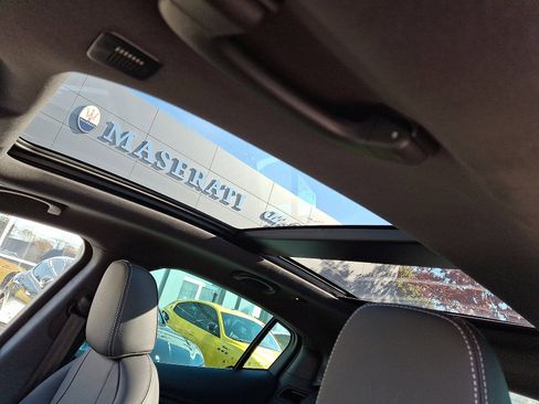 New 2025 Maserati Grecale GT image 10