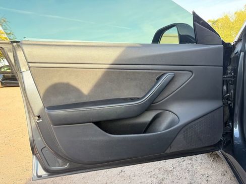 Used 2018 Tesla Model 3 Mid Range image 7