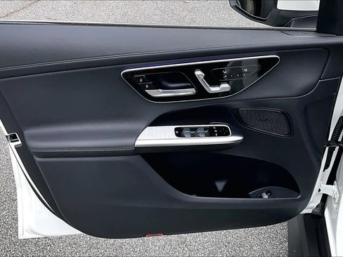 Used 2025 Mercedes-Benz GLC 350e 4MATIC image 21