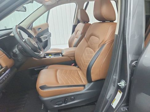 Used 2024 Nissan Pathfinder Platinum FWD image 20