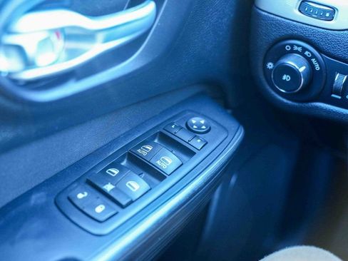 Used 2016 Jeep Cherokee Latitude w/ Safety/Convenience Group image 23