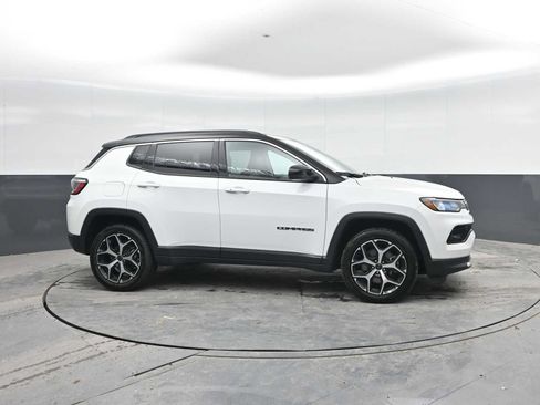 Used 2025 Jeep Compass Limited AWD/4WD image 9