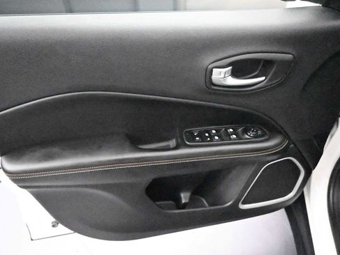 Used 2017 Jeep Compass Latitude w/ Popular Equipment Group AWD/4WD image 11