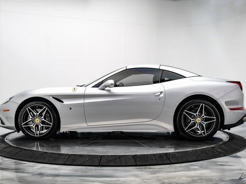 Used 2016 Ferrari California T image 7