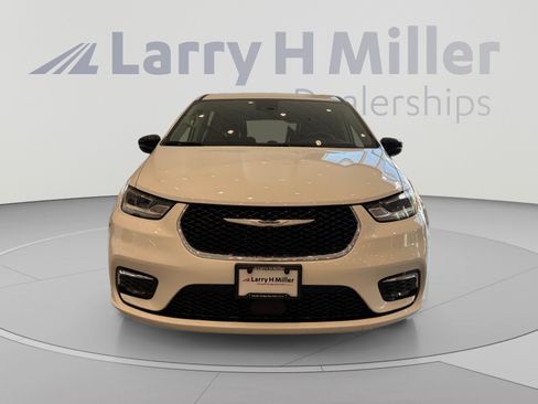 Used 2024 Chrysler Pacifica Limited FWD image 7