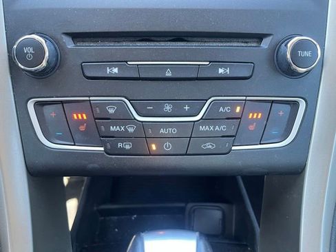 Used 2016 Ford Fusion SE w/ Equipment Group 202A AWD/4WD image 18