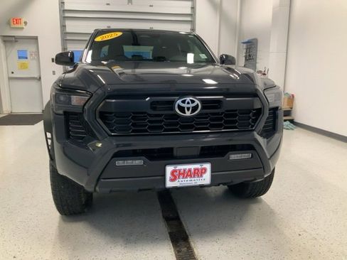 Used 2025 Toyota Tacoma TRD Off-Road image 4