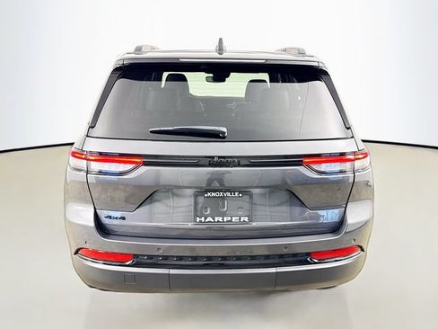 Used 2024 Jeep Grand Cherokee Altitude AWD/4WD image 8