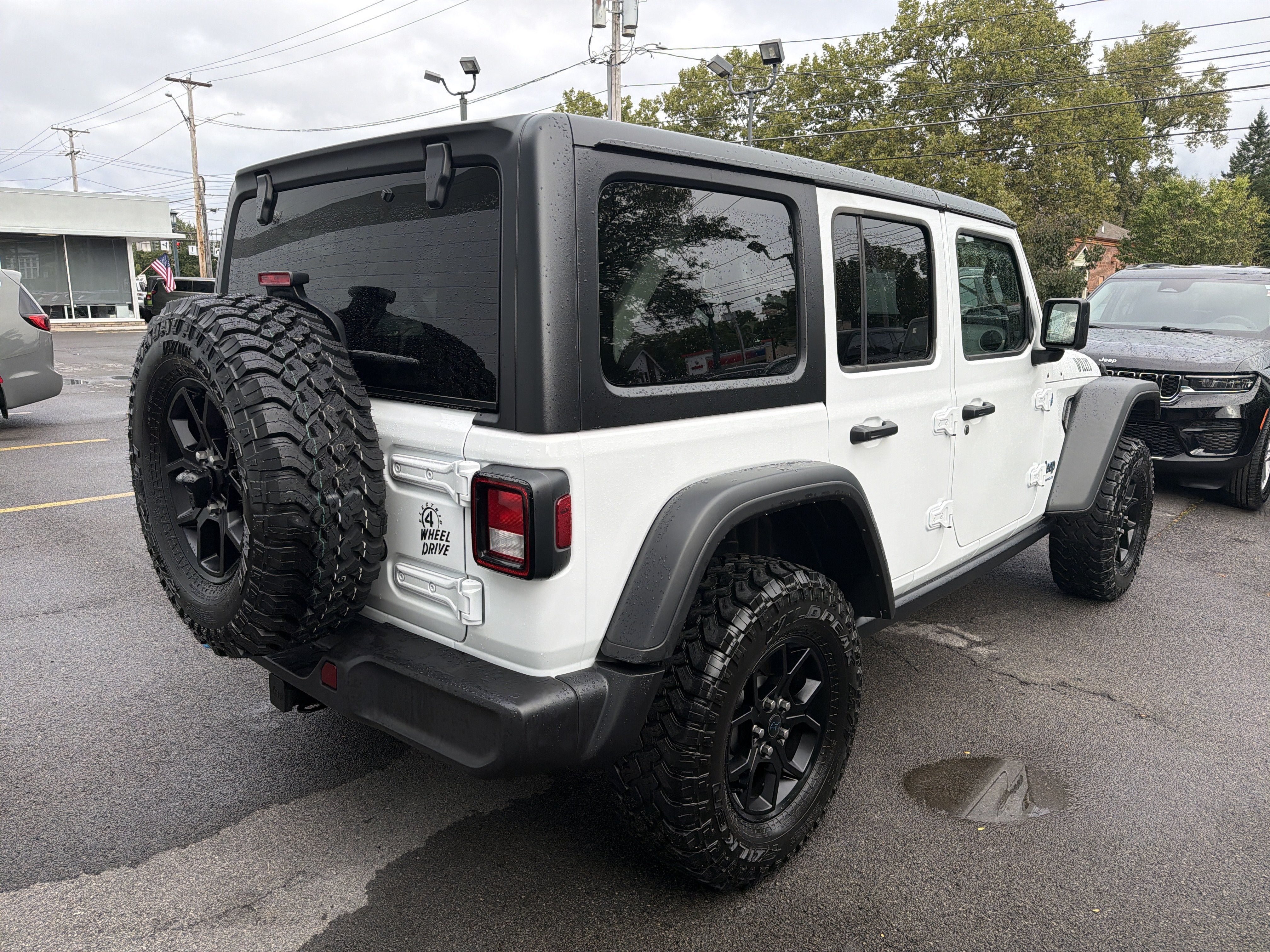 Used 2024 Jeep Wrangler Unlimited AWD/4WD image 7