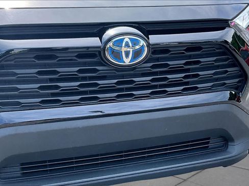 Used 2024 Toyota RAV4 XLE AWD/4WD image 29