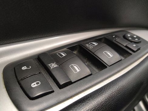 Used 2020 Dodge Journey SE w/ SE Popular Equipment Group FWD image 27