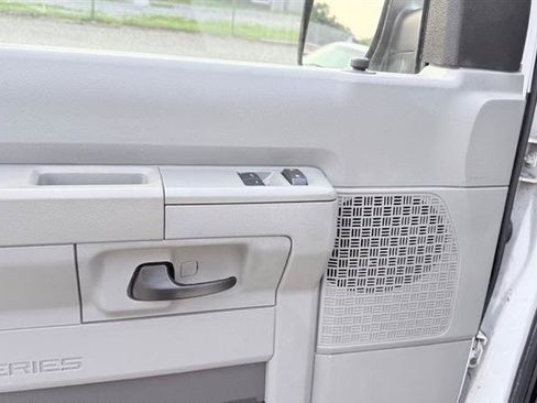 Used 2012 Ford E-150 and Econoline 150 w/ Commercial Cargo Van Pkg RWD image 27
