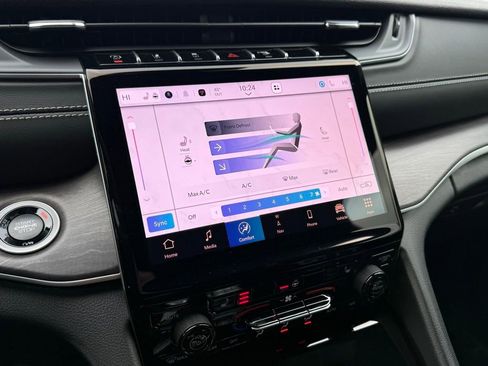 New 2025 Jeep Grand Cherokee Limited w/ Black Appearance Package image 19