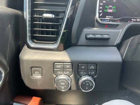Used 2024 GMC Sierra 2500 Denali Ultimate AWD/4WD image 12