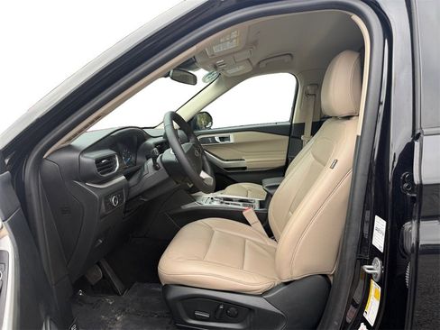 Used 2023 Ford Explorer XLT w/ Equipment Group 202A image 9