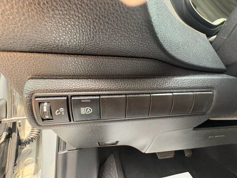 Used 2025 Toyota Corolla LE FWD image 29