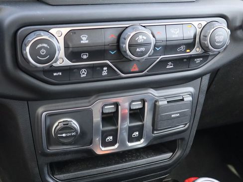Used 2021 Jeep Wrangler Sport AWD/4WD image 18